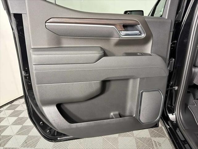 2026 GMC Sierra 1500 Crew Cab, Short Bed, SLT, 4WD
