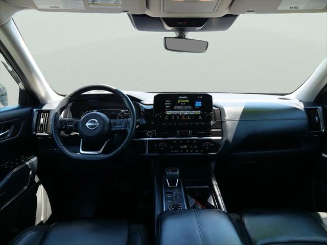 2023 Nissan Pathfinder SL 4WD