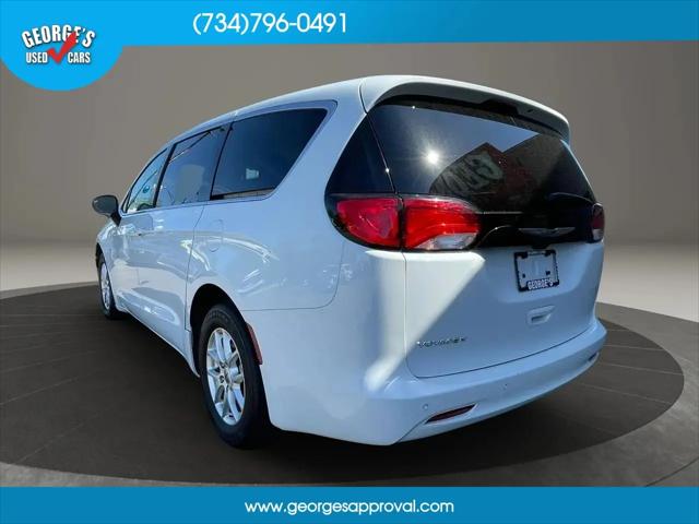 2023 Chrysler Voyager LX