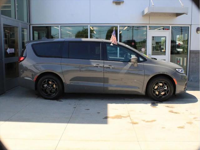 2022 Chrysler Pacifica Hybrid Touring L
