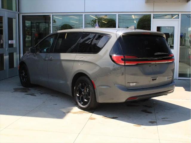 2022 Chrysler Pacifica Hybrid Touring L