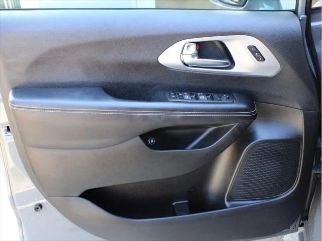 2022 Chrysler Pacifica Hybrid Touring L