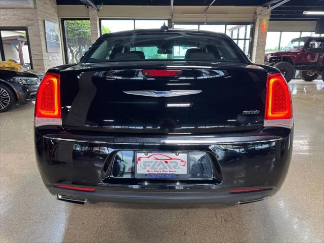 2022 Chrysler 300 Touring