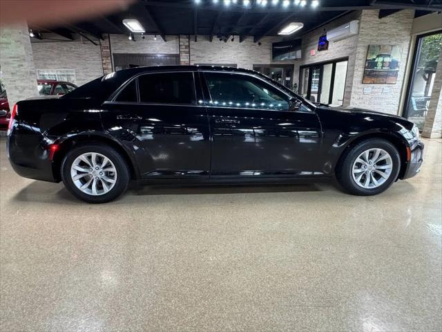 2022 Chrysler 300 Touring