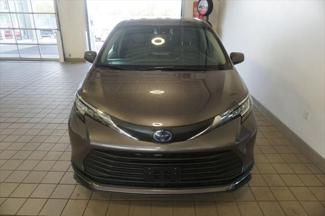 2021 Toyota Sienna LE