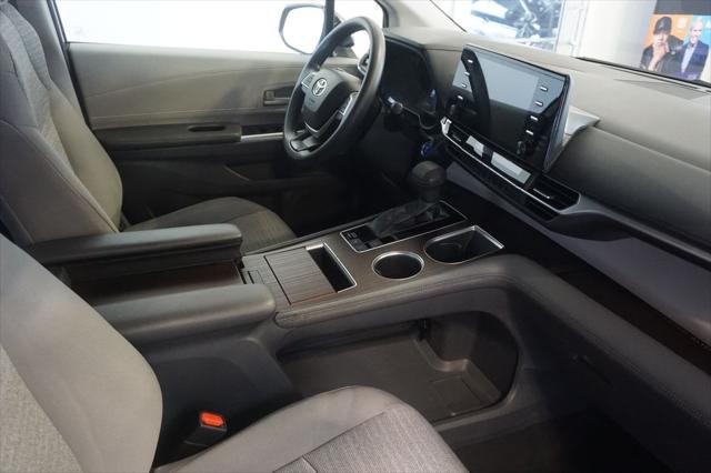 2021 Toyota Sienna LE