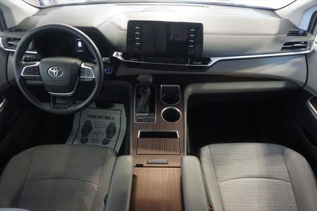 2021 Toyota Sienna LE