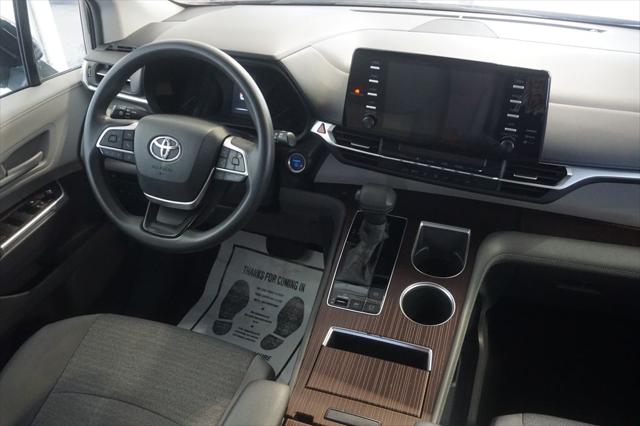2021 Toyota Sienna LE