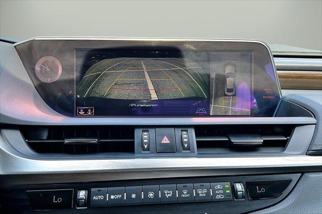 2019 Lexus ES 300h Luxury