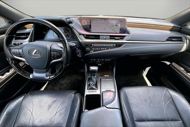 2019 Lexus ES 300h Luxury