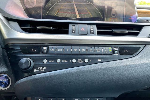 2019 Lexus ES 300h Luxury