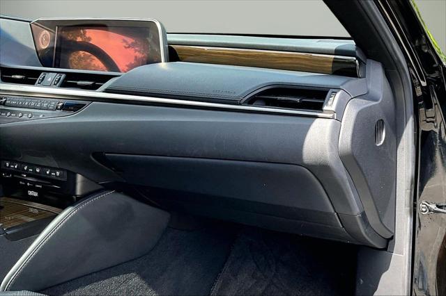 2019 Lexus ES 300h Luxury