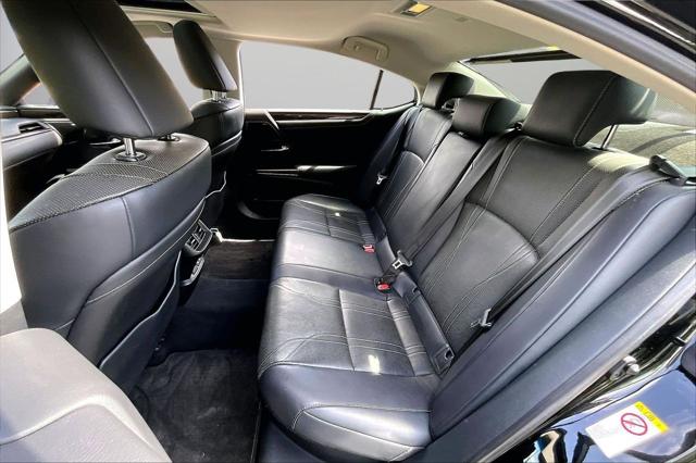2019 Lexus ES 300h Luxury