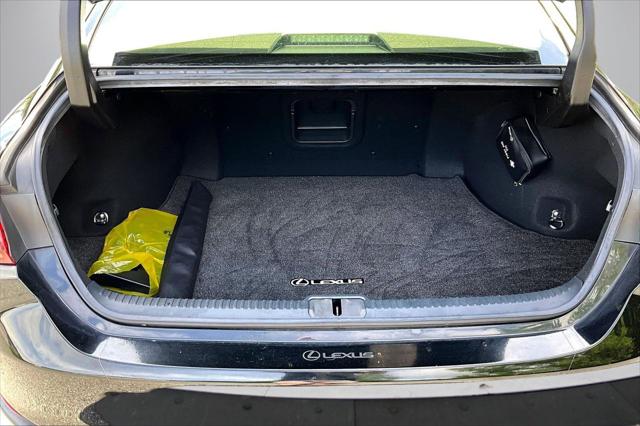 2019 Lexus ES 300h Luxury