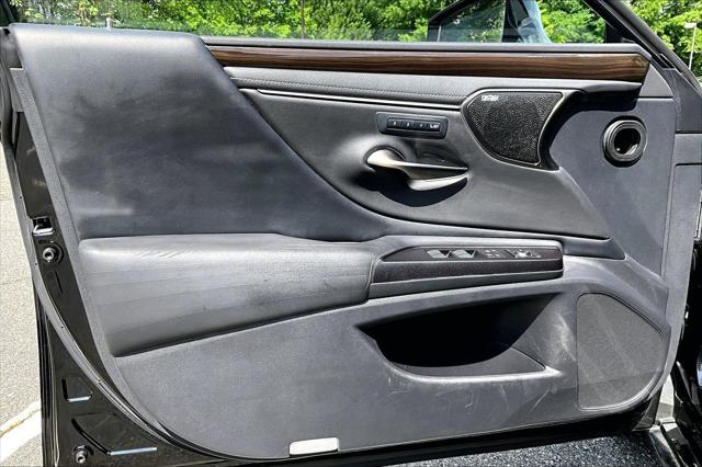 2019 Lexus ES 300h Luxury