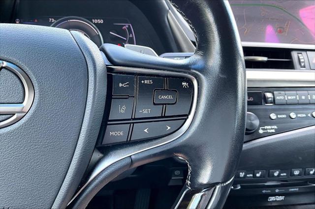 2019 Lexus ES 300h Luxury
