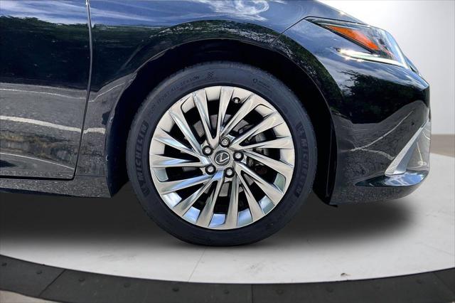 2019 Lexus ES 300h Luxury