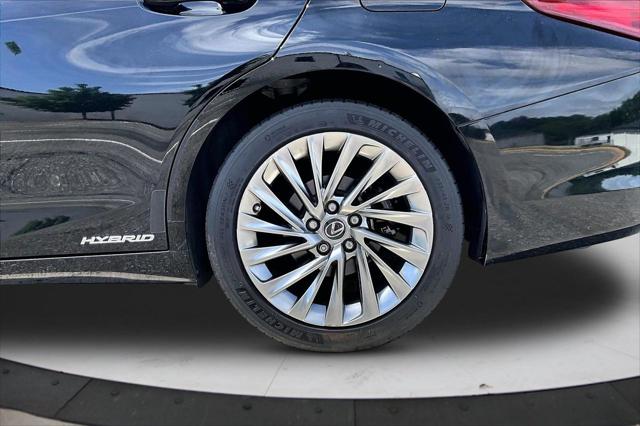 2019 Lexus ES 300h Luxury