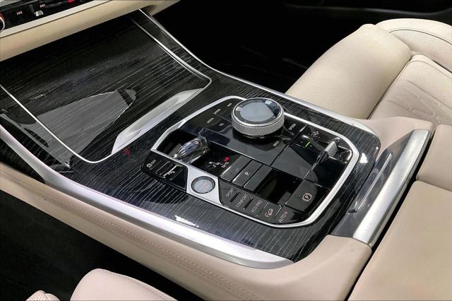 2025 BMW X7 M60i