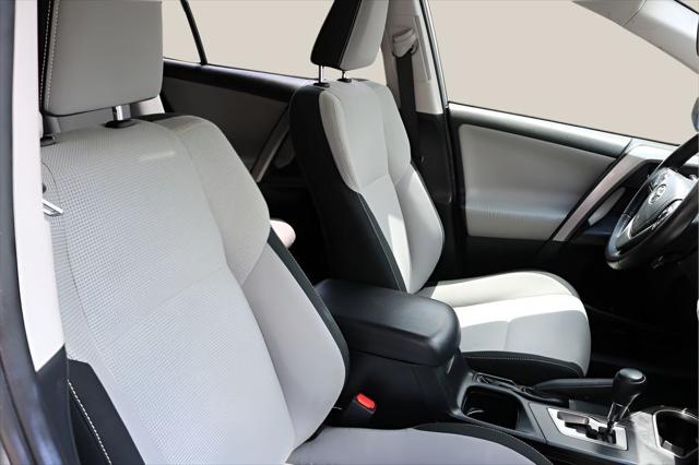 2017 Toyota RAV4 Hybrid XLE