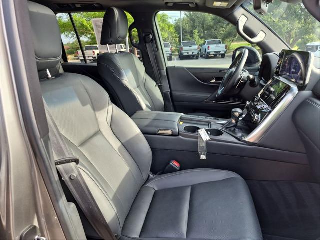 2022 Lexus LX Premium
