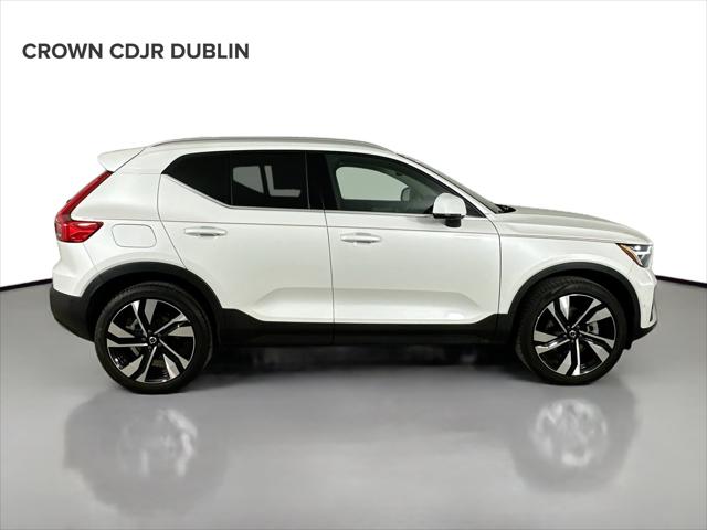 2023 Volvo XC40 B5 Plus Bright Theme