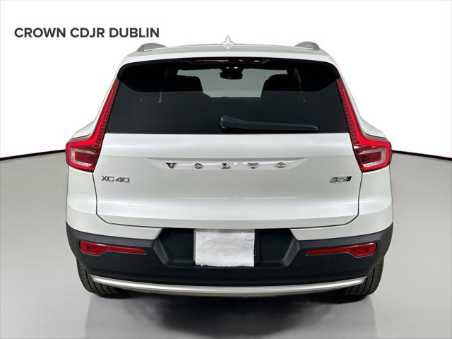 2023 Volvo XC40 B5 Plus Bright Theme