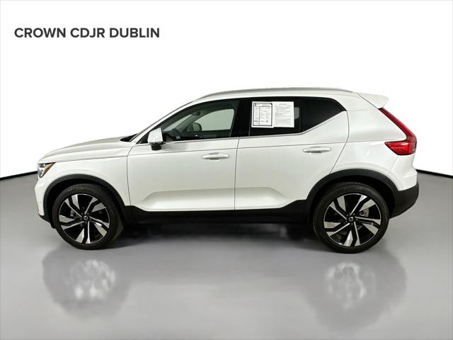 2023 Volvo XC40 B5 Plus Bright Theme