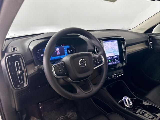 2023 Volvo XC40 B5 Plus Bright Theme
