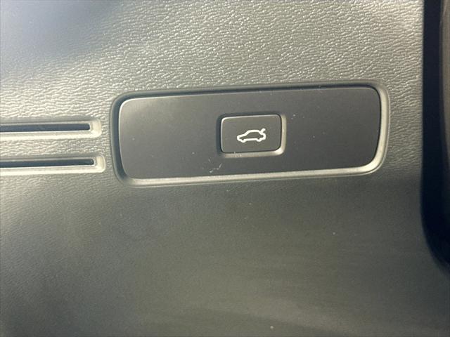 2023 Volvo XC40 B5 Plus Bright Theme