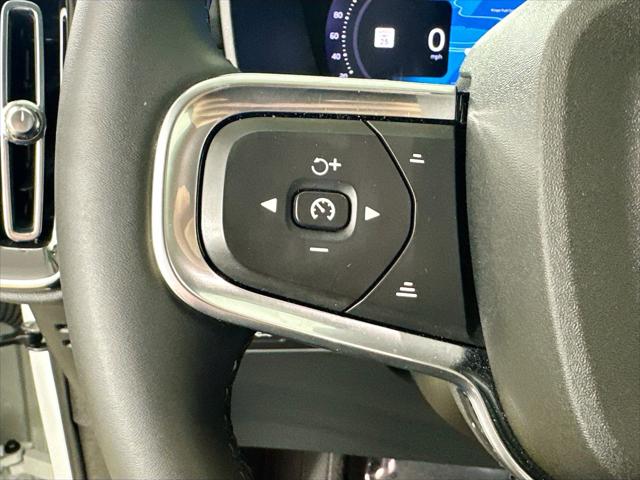 2023 Volvo XC40 B5 Plus Bright Theme