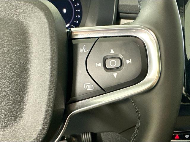 2023 Volvo XC40 B5 Plus Bright Theme