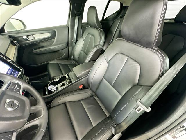 2023 Volvo XC40 B5 Plus Bright Theme