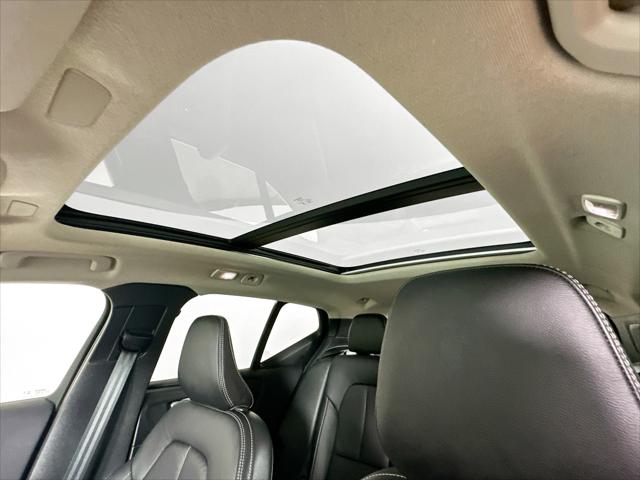 2023 Volvo XC40 B5 Plus Bright Theme