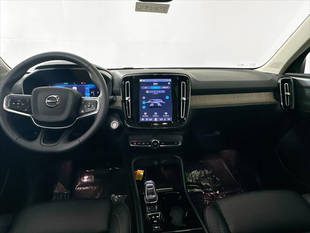 2023 Volvo XC40 B5 Plus Bright Theme