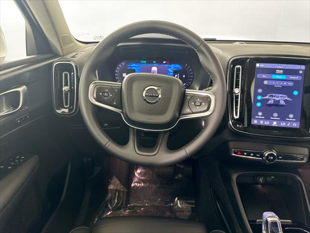 2023 Volvo XC40 B5 Plus Bright Theme