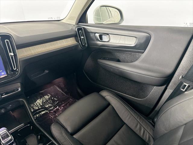 2023 Volvo XC40 B5 Plus Bright Theme