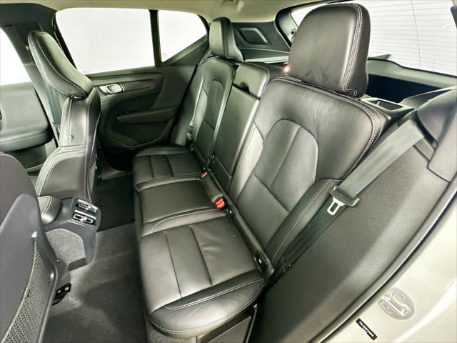2023 Volvo XC40 B5 Plus Bright Theme