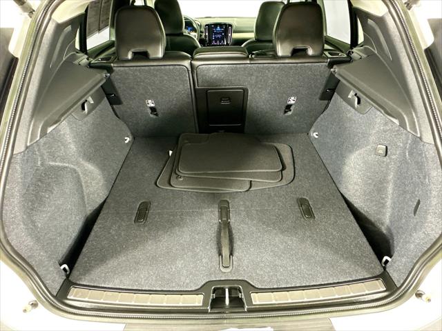 2023 Volvo XC40 B5 Plus Bright Theme
