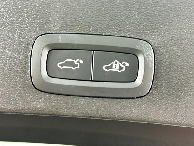2023 Volvo XC40 B5 Plus Bright Theme