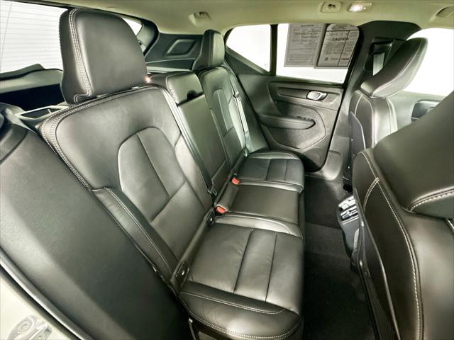 2023 Volvo XC40 B5 Plus Bright Theme