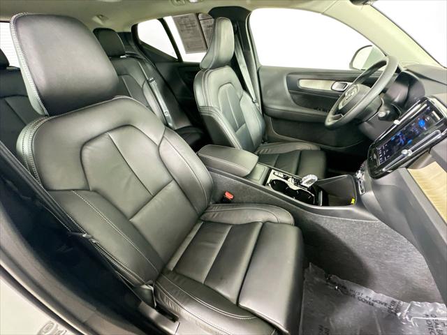 2023 Volvo XC40 B5 Plus Bright Theme