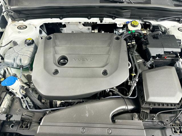 2023 Volvo XC40 B5 Plus Bright Theme