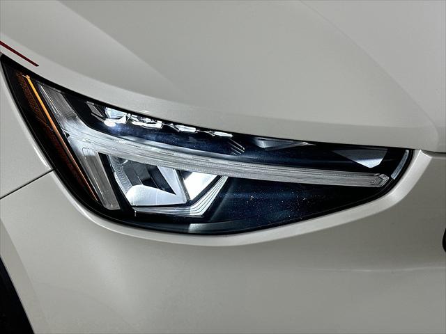 2023 Volvo XC40 B5 Plus Bright Theme