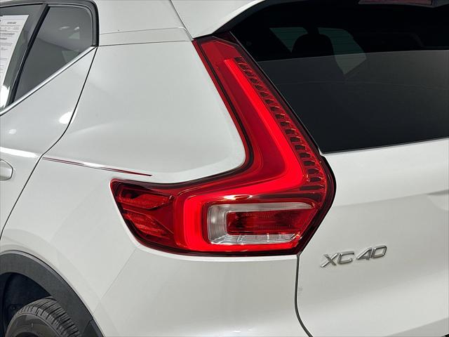 2023 Volvo XC40 B5 Plus Bright Theme