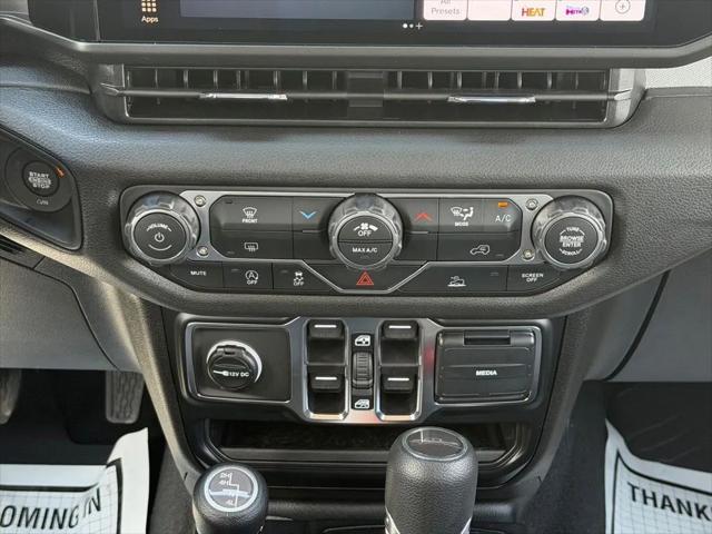 2026 Jeep Gladiator Sport