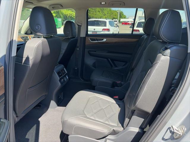 2026 Volkswagen Atlas SE with Technology