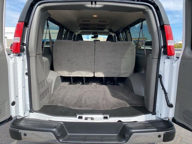 2025 Chevrolet Express Passenger RWD 3500 Extended Wheelbase LT