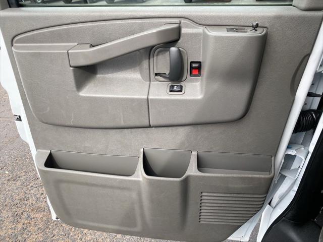 2025 Chevrolet Express Passenger RWD 3500 Extended Wheelbase LT