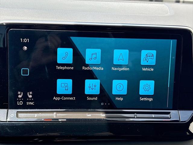2024 Volkswagen Atlas Cross Sport 2.0T SEL Premium R-Line